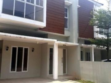 Rumah baru 2 lantai dalam cluster lokasi asri di lebak bulus