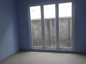 Rumah baru 2 lantai dalam cluster lokasi asri di lebak bulus