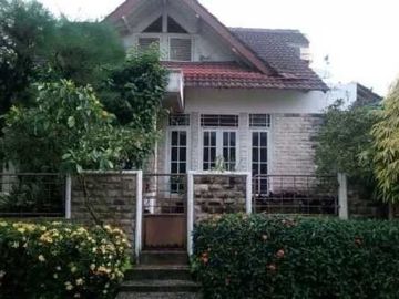 Rumah dalam komplek hook di kelapa 2 depok