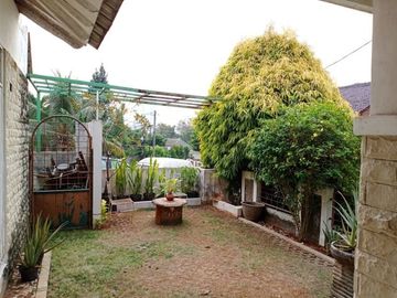 Rumah dalam komplek hook di kelapa 2 depok