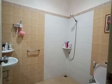 Rumah dalam komplek hook di kelapa 2 depok