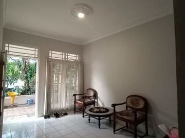 Rumah dalam komplek hook di kelapa 2 depok