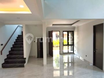 Rumah Mewah Asri Full Renovasi Siap Huni di Boulevard BSD Puspita Loka, Tangerang