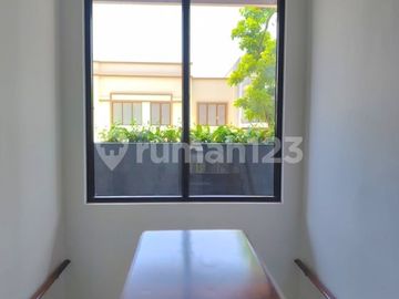 Rumah Mewah Asri Full Renovasi Siap Huni di Boulevard BSD Puspita Loka, Tangerang