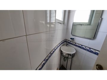 Chalet de 4 ambientes con cochera doble y parque. Zona Chauvin.
