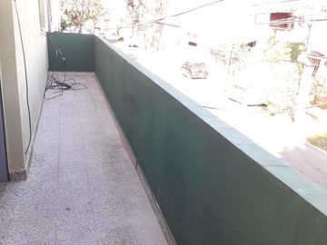 PH 3 ambientes amplio con terraza. Sin expensas.  - Olivos