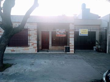 Casa 5 amb. en Venta en Merlo
