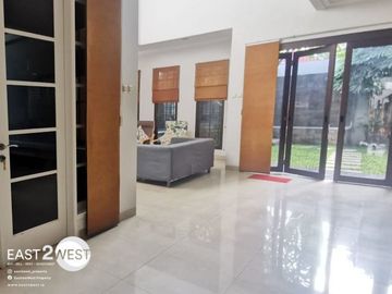 Disewakan Rumah Telaga Golf Virginia BSD City Tangerang Selatan Bagus Besar Lokasi Nyaman Strategis Fully Furnished