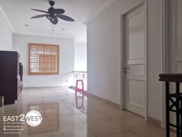 Disewakan Rumah Telaga Golf Virginia BSD City Tangerang Selatan Bagus Besar Lokasi Nyaman Strategis Fully Furnished