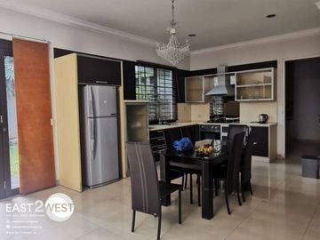Disewakan Rumah Telaga Golf Virginia BSD City Tangerang Selatan Bagus Besar Lokasi Nyaman Strategis Fully Furnished