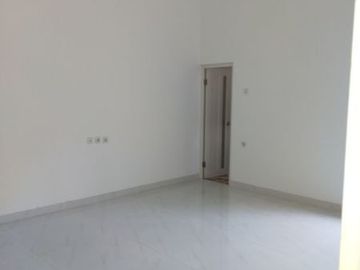 Rumah mewah 2 lt siap huni ada pool di Cipedak Jak Sel