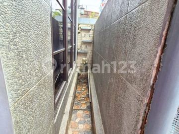 Rumah Terawat Lokasi Strategis di Cinere - Harga Nego