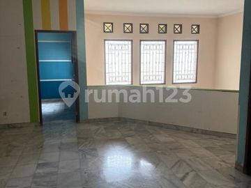 Rumah Luas Dalam Komplek Asri Lingkungan Tenang di Cirendeu