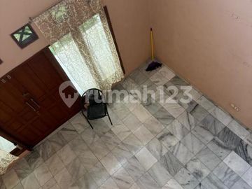 Rumah Luas Dalam Komplek Asri Lingkungan Tenang di Cirendeu
