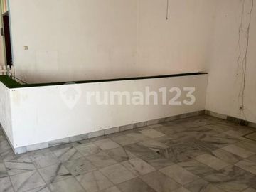 Rumah Luas Dalam Komplek Asri Lingkungan Tenang di Cirendeu