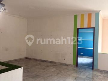 Rumah Luas Dalam Komplek Asri Lingkungan Tenang di Cirendeu