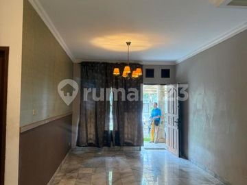 Rumah Luas Dalam Komplek Asri Lingkungan Tenang di Cirendeu