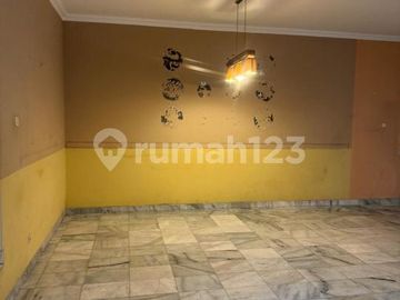 Rumah Luas Dalam Komplek Asri Lingkungan Tenang di Cirendeu