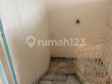 Rumah Luas Dalam Komplek Asri Lingkungan Tenang di Cirendeu