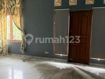 Rumah Luas Dalam Komplek Asri Lingkungan Tenang di Cirendeu