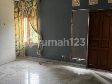 Rumah Luas Dalam Komplek Asri Lingkungan Tenang di Cirendeu