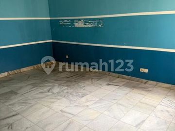Rumah Luas Dalam Komplek Asri Lingkungan Tenang di Cirendeu