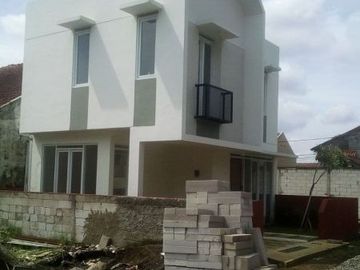 Hunian asri mewah semi villa di kodya dkt BORMA CIKUTRA dan pahlawan