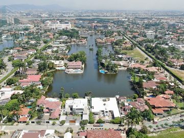 VENTA DE  VILLA ESPECTACULAR CON DEPARTAMENTO VÍA SAMBORONDON