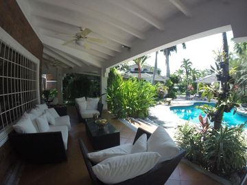 VENTA DE  VILLA ESPECTACULAR CON DEPARTAMENTO VÍA SAMBORONDON