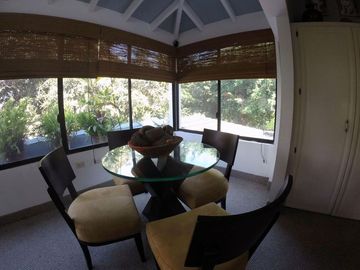 VENTA DE  VILLA ESPECTACULAR CON DEPARTAMENTO VÍA SAMBORONDON