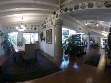 VENTA DE  VILLA ESPECTACULAR CON DEPARTAMENTO VÍA SAMBORONDON