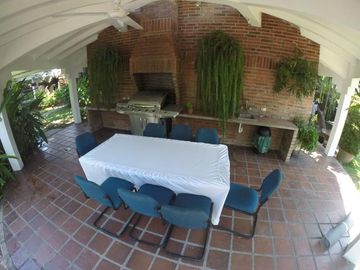 VENTA DE  VILLA ESPECTACULAR CON DEPARTAMENTO VÍA SAMBORONDON