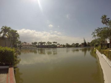 VENTA DE  VILLA ESPECTACULAR CON DEPARTAMENTO VÍA SAMBORONDON