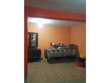 VENTA DE CASA CERCA AL MERCADO MOSHOQUEQUE EN  JLO DE CHICLAYO