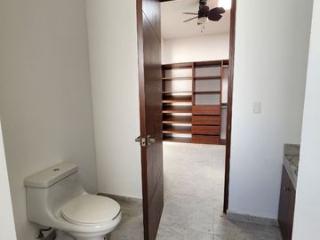 Casa de 1 planta con páneles solares Cholul en privada