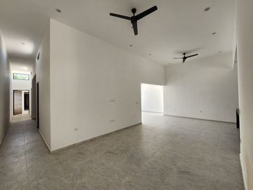 Casa de 1 planta con páneles solares Cholul en privada
