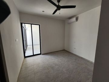 Casa de 1 planta con páneles solares Cholul en privada