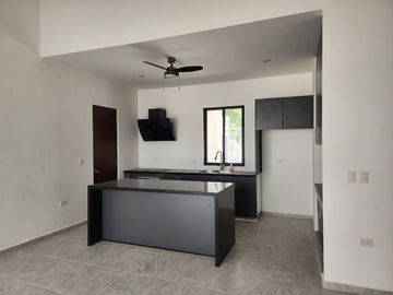 Casa de 1 planta con páneles solares Cholul en privada
