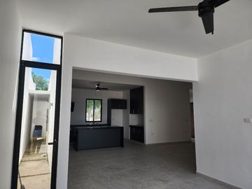 Casa de 1 planta con páneles solares Cholul en privada