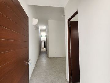 Casa de 1 planta con páneles solares Cholul en privada