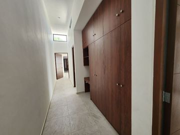 Casa de 1 planta con páneles solares Cholul en privada