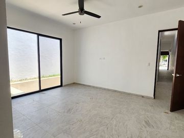 Casa de 1 planta con páneles solares Cholul en privada
