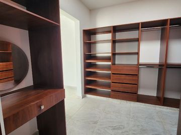 Casa de 1 planta con páneles solares Cholul en privada