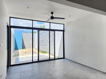 Casa de 1 planta con páneles solares Cholul en privada