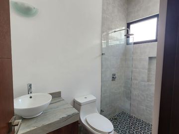 Casa de 1 planta con páneles solares Cholul en privada