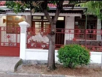 Rumah Rungkut Mapan Hadap barat, Strategis