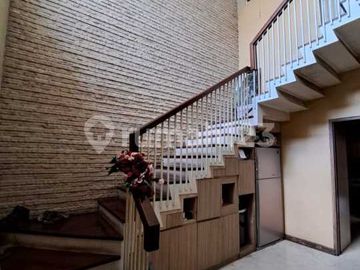 Dijual Cepat Rumah 2 Lantai Bagus, Harga Dibawah Pasar, Semi Furnish di Nusaloka BSD City