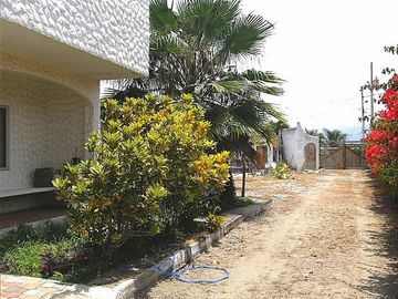 TERRENO CON EDIFICACION EN LA PLAYA VÍA DATA