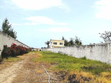TERRENO CON EDIFICACION EN LA PLAYA VÍA DATA
