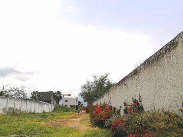 TERRENO CON EDIFICACION EN LA PLAYA VÍA DATA